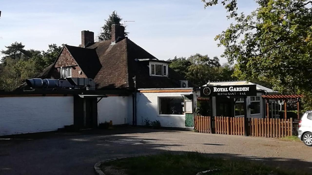 Many Worlds Meet - Eurostar, Wimbledon 30 Mins, Central London, Gatwick 15 Mins - Spacious, Sleeps Up To 16 Plus Cot - Free Wifi, Parking - Next To Lloyd Park, Great For Families, Walkers, Relocators - Ideal For Contractors Croydon Exterior photo