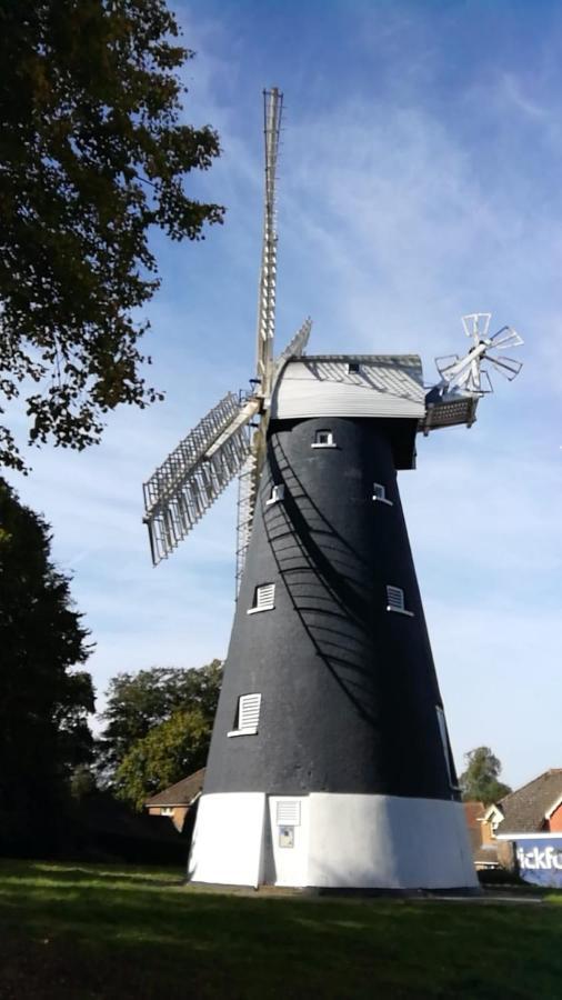 Many Worlds Meet - Eurostar, Wimbledon 30 Mins, Central London, Gatwick 15 Mins - Spacious, Sleeps Up To 16 Plus Cot - Free Wifi, Parking - Next To Lloyd Park, Great For Families, Walkers, Relocators - Ideal For Contractors Croydon Exterior photo