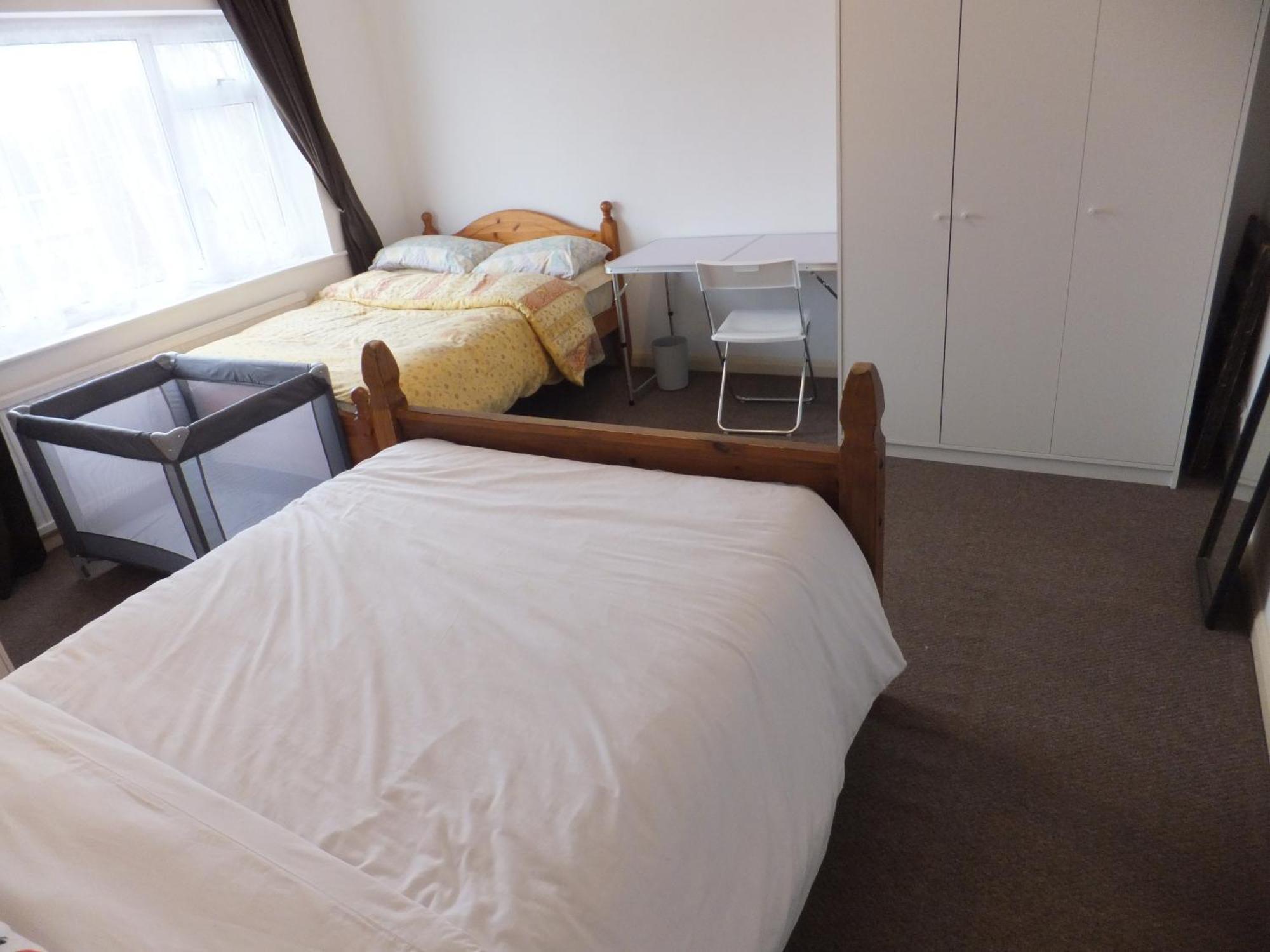 Many Worlds Meet - Eurostar, Wimbledon 30 Mins, Central London, Gatwick 15 Mins - Spacious, Sleeps Up To 16 Plus Cot - Free Wifi, Parking - Next To Lloyd Park, Great For Families, Walkers, Relocators - Ideal For Contractors Croydon Exterior photo