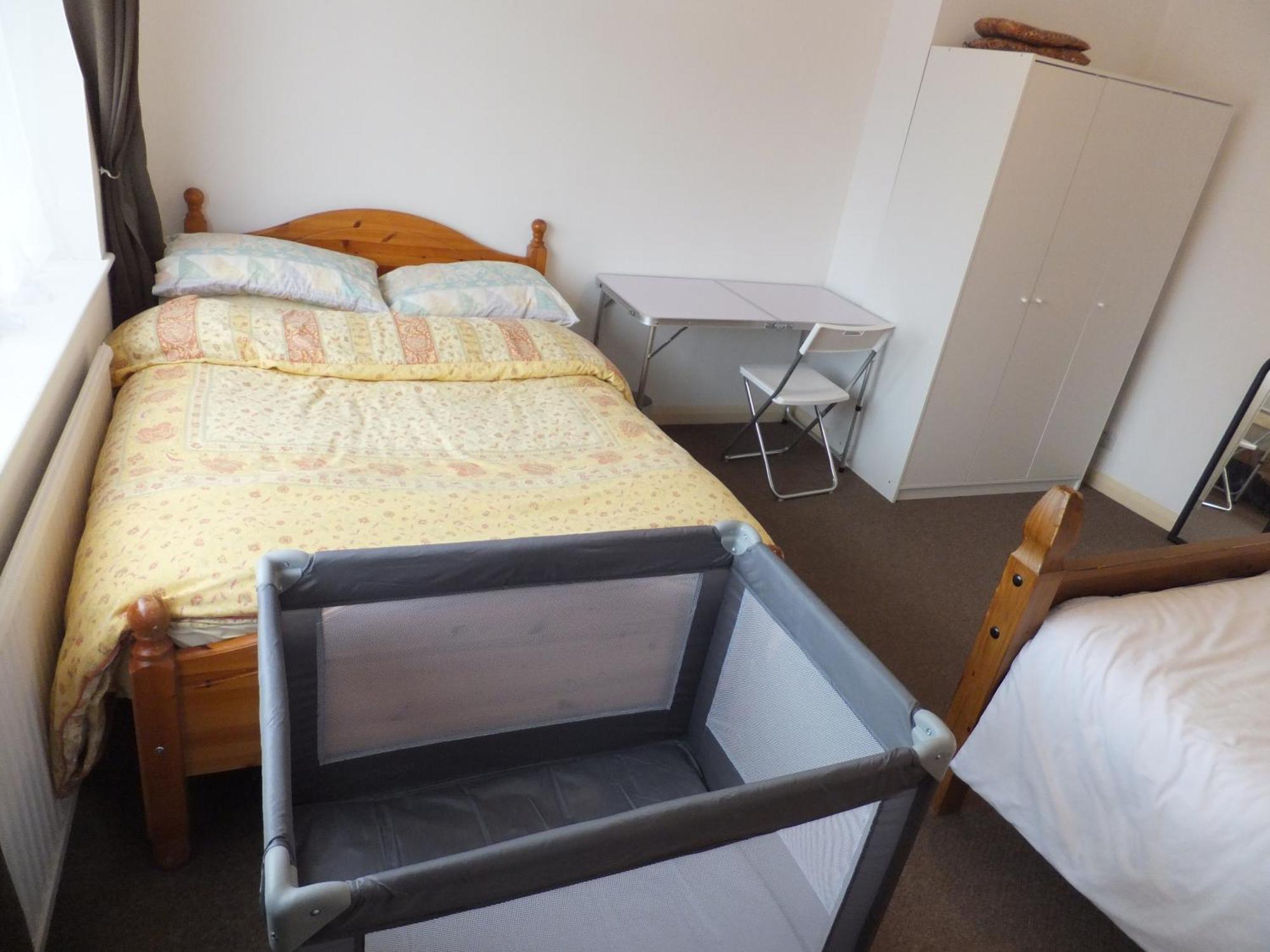 Many Worlds Meet - Eurostar, Wimbledon 30 Mins, Central London, Gatwick 15 Mins - Spacious, Sleeps Up To 16 Plus Cot - Free Wifi, Parking - Next To Lloyd Park, Great For Families, Walkers, Relocators - Ideal For Contractors Croydon Exterior photo