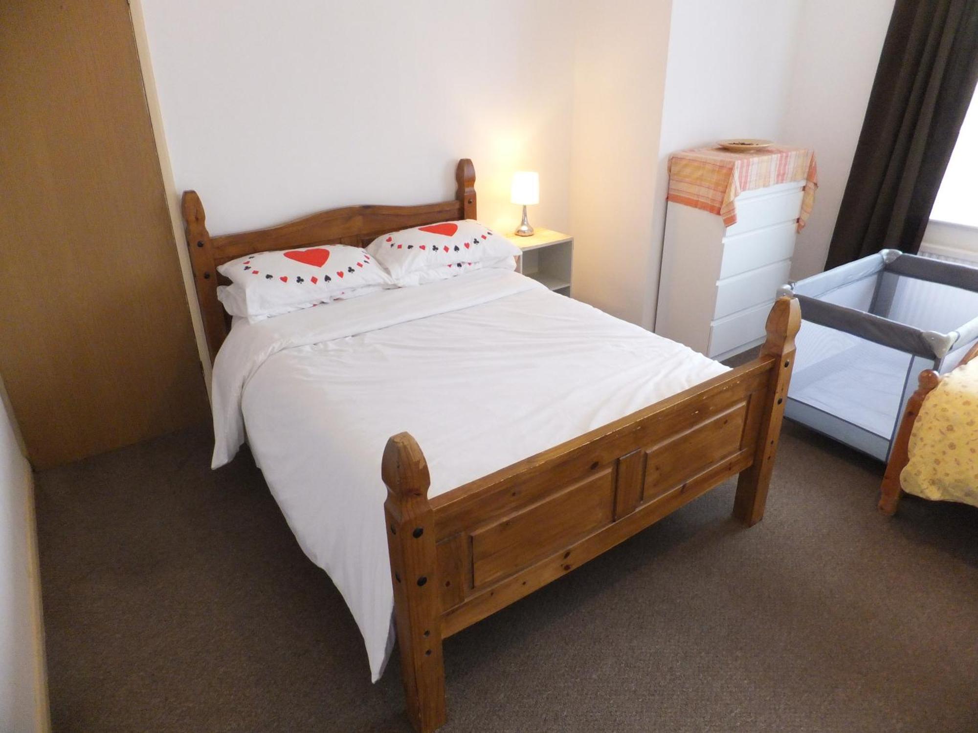 Many Worlds Meet - Eurostar, Wimbledon 30 Mins, Central London, Gatwick 15 Mins - Spacious, Sleeps Up To 16 Plus Cot - Free Wifi, Parking - Next To Lloyd Park, Great For Families, Walkers, Relocators - Ideal For Contractors Croydon Exterior photo