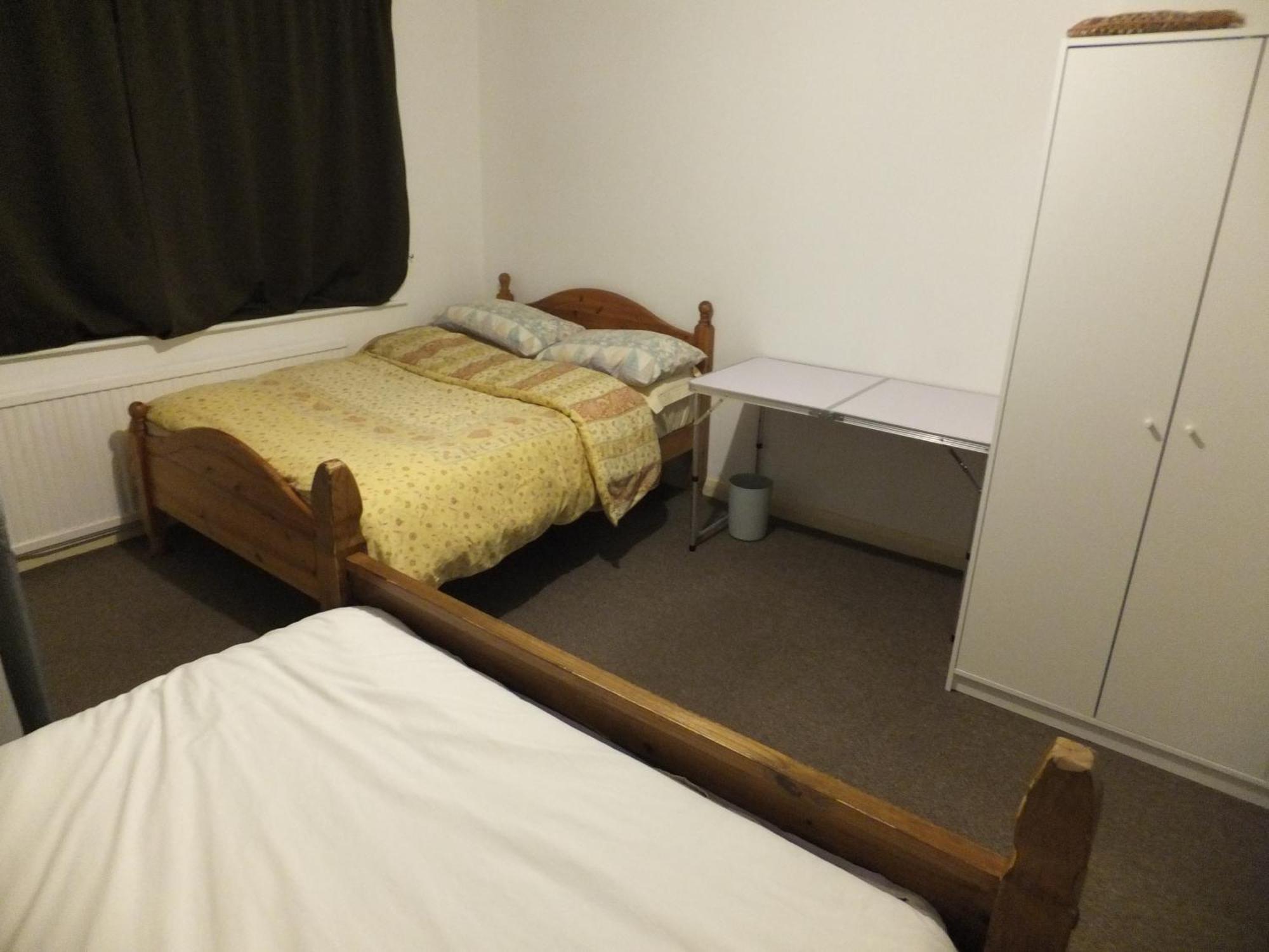Many Worlds Meet - Eurostar, Wimbledon 30 Mins, Central London, Gatwick 15 Mins - Spacious, Sleeps Up To 16 Plus Cot - Free Wifi, Parking - Next To Lloyd Park, Great For Families, Walkers, Relocators - Ideal For Contractors Croydon Exterior photo