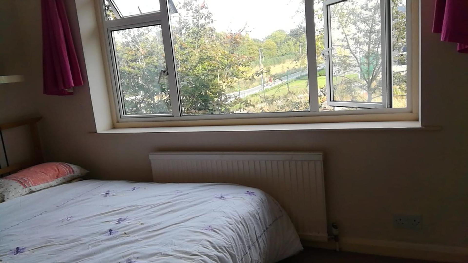 Many Worlds Meet - Eurostar, Wimbledon 30 Mins, Central London, Gatwick 15 Mins - Spacious, Sleeps Up To 16 Plus Cot - Free Wifi, Parking - Next To Lloyd Park, Great For Families, Walkers, Relocators - Ideal For Contractors Croydon Exterior photo