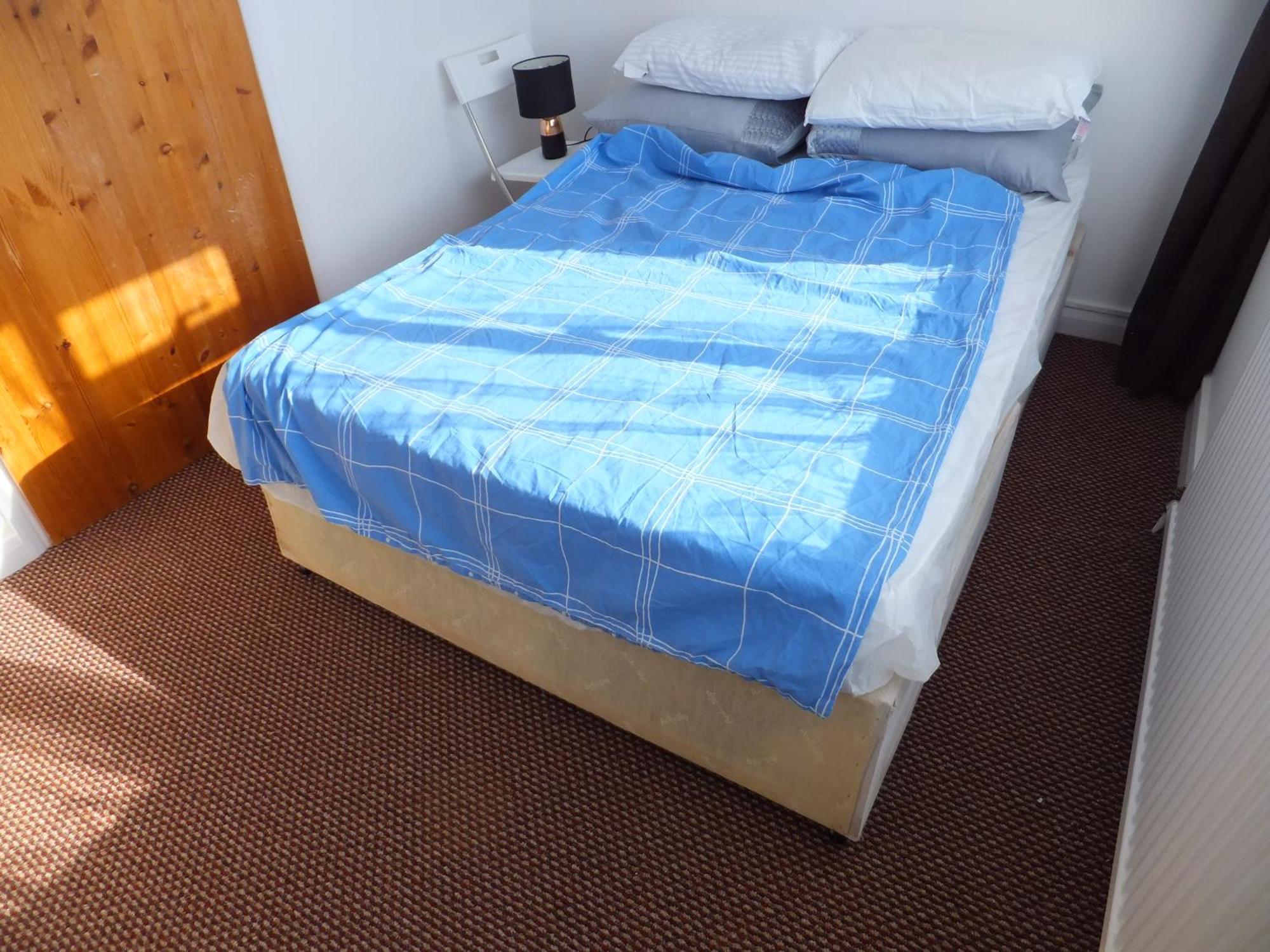 Many Worlds Meet - Eurostar, Wimbledon 30 Mins, Central London, Gatwick 15 Mins - Spacious, Sleeps Up To 16 Plus Cot - Free Wifi, Parking - Next To Lloyd Park, Great For Families, Walkers, Relocators - Ideal For Contractors Croydon Exterior photo